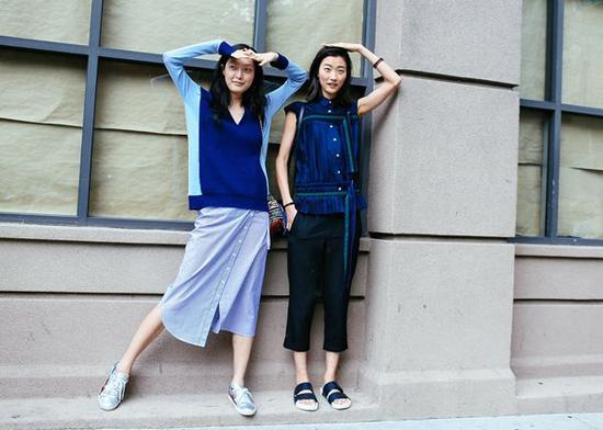 Sung Hee Kim & Ji Hye Park街拍照