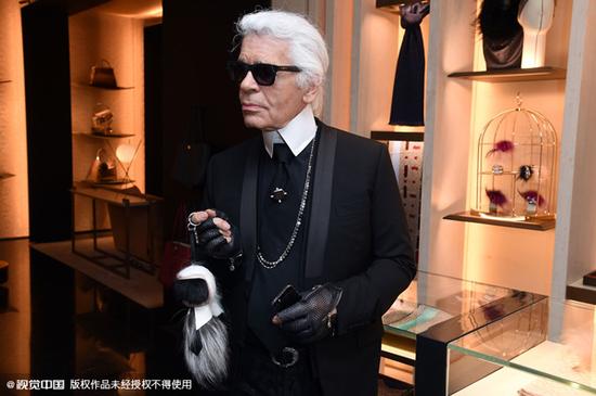 Karl Lagerfield和他的‘小毛怪’