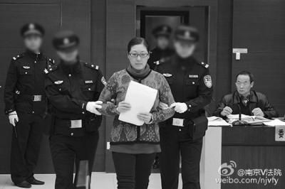 南京虐童案养母获刑6个月 向公众道歉但称无罪