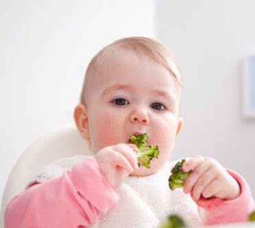 给宝宝添加辅食不是越碎越好